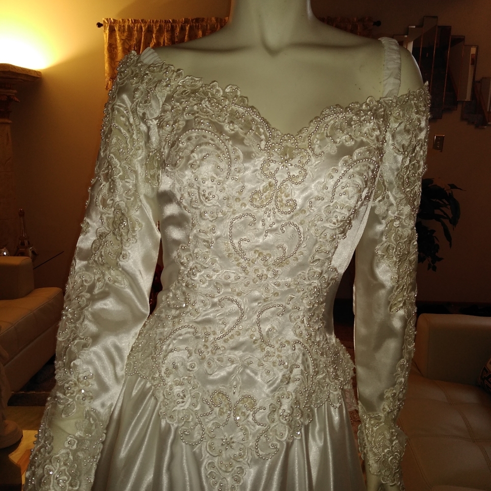 Beautiful White Bridal Gown With Train SZ. 10
